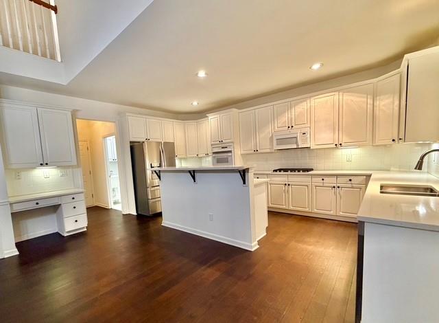 1000 Winding Bridge Way