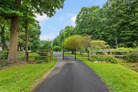 Homes For Sale - 10 Dimsdale Lane<br/> Alpharetta, GA 30004