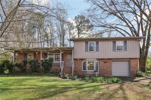 Homes For Sale - 2844 Jordan Woods Drive<br/> Lawrenceville, GA 30044