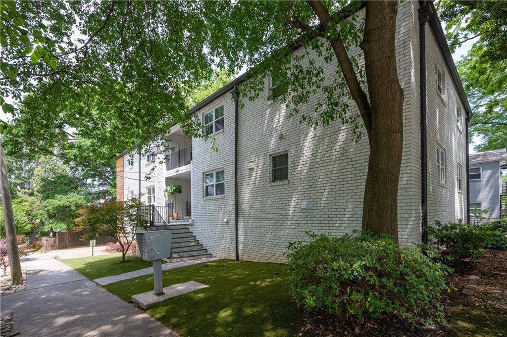 880 Saint Charles Avenue NE