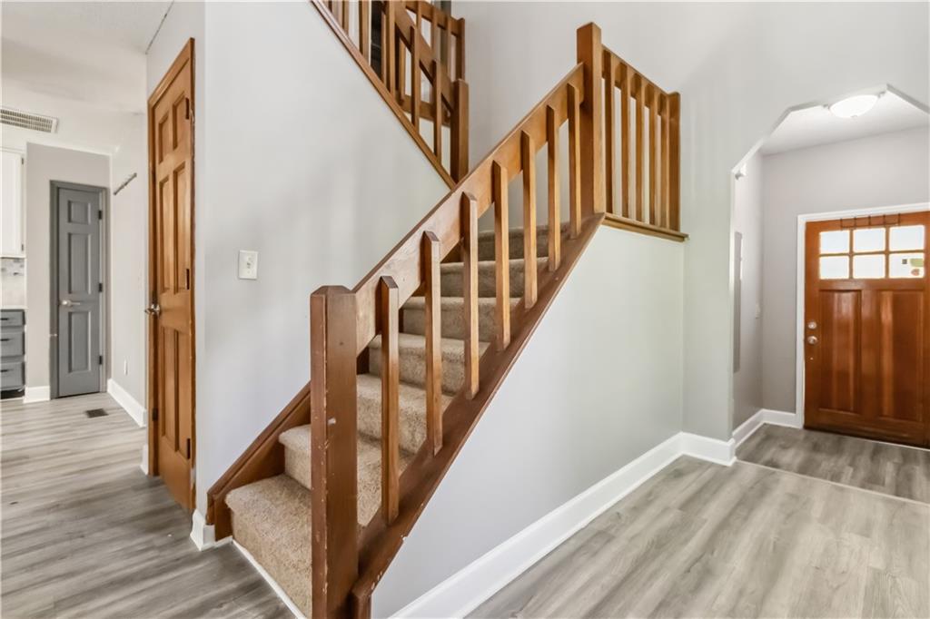 873 Edgewater Circle