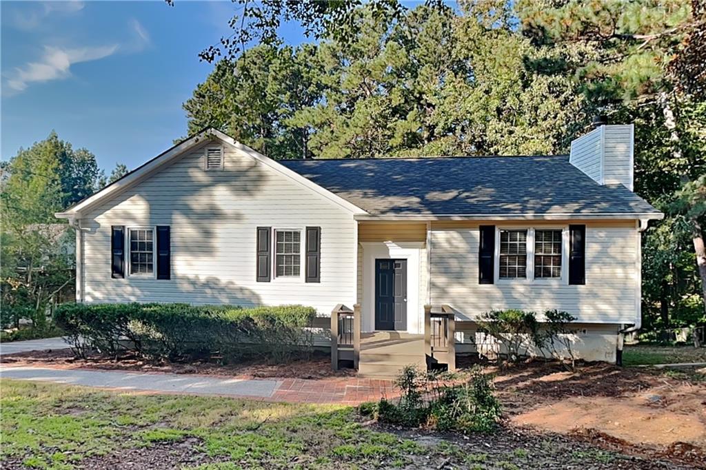 Charming 3 bed, 2 bath, 1,436 sq ft home in Woodstock! Open kitchen concept with updated counters and a spacious living room. Primary suite with attached bathroom. Spacious backyard, great for gatherings! Pets accepted on a case by case basis. Additional admin fees apply. The Fireplace is decorative. Schedule your showing today! This home is as-is.
This home may be located within a Homeowners Association (HOA) community. If so, residents will be responsible for adhering to all HOA rules and regulations. Please contact your agent or landlord's agent for more information.