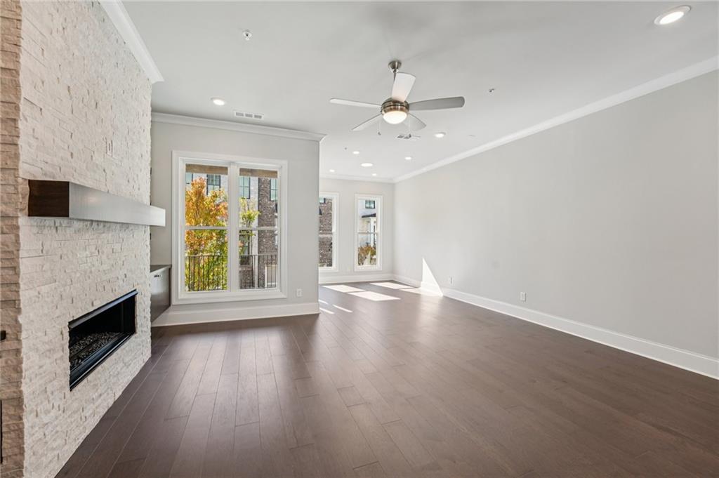 Towns on Thompson - Residential