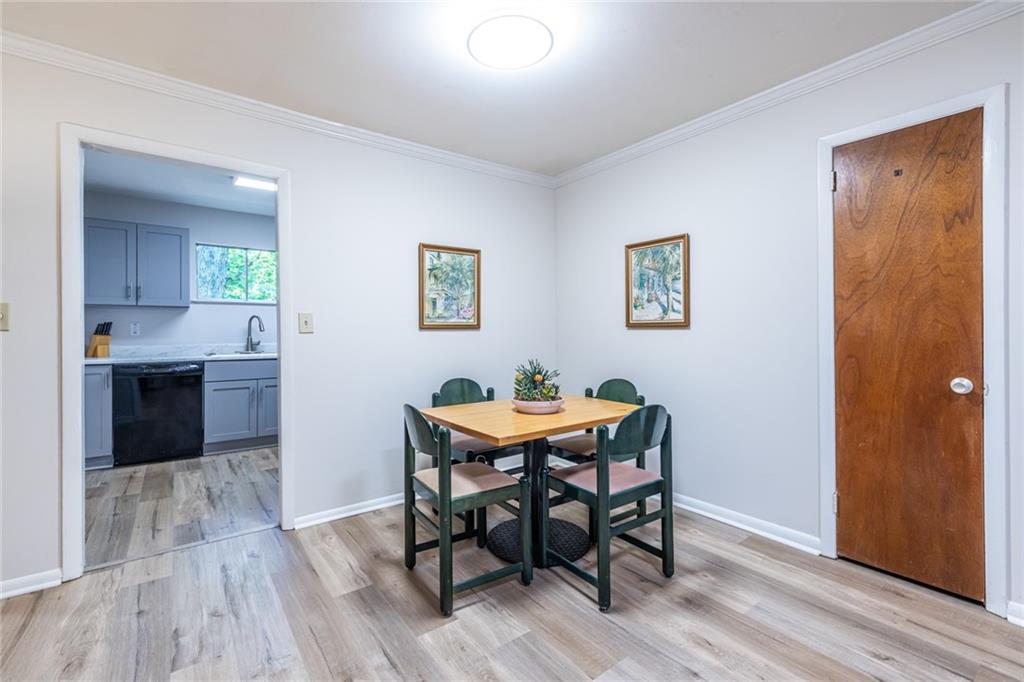 1111 Clairemont Avenue 3