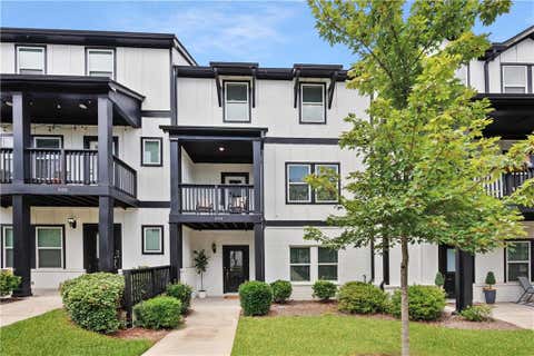 Townhouse For Sale - 504 Hampton Crossing<br/> Woodstock, GA 30188