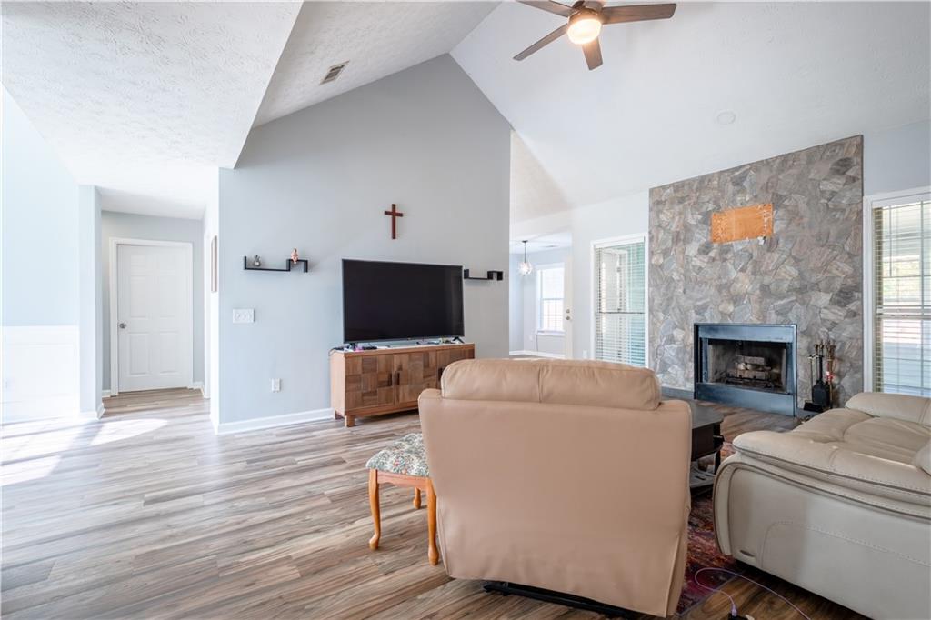 727 Eight Point Court