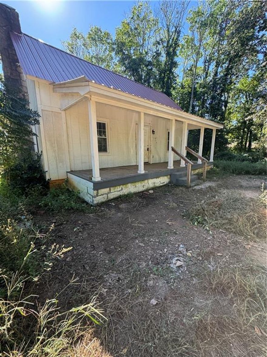 This sweet humble abode is waiting for its new owners! Bring this 3 bedroom, 2 bath home on 1 acre back to life with your special touch. Just a short distance from downtown Covington and Spring Hill Park, making this a great option for a primary home or an investment property.