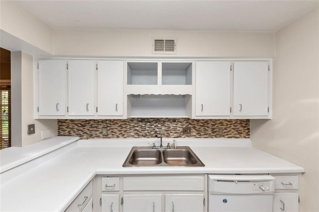 916 Forest Pointe Way, Jonesboro, Georgia image 22