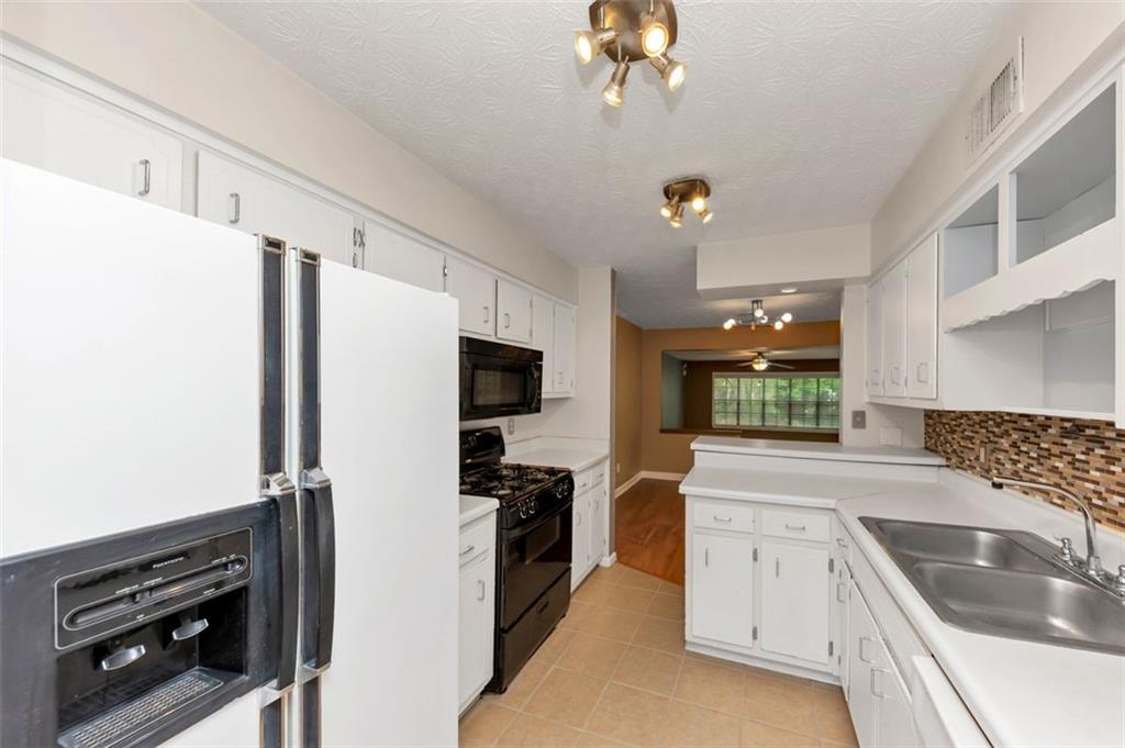 916 Forest Pointe Way, Jonesboro, Georgia image 24