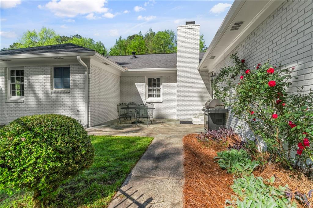 5641 Roberts Drive, Dunwoody, Georgia image 33