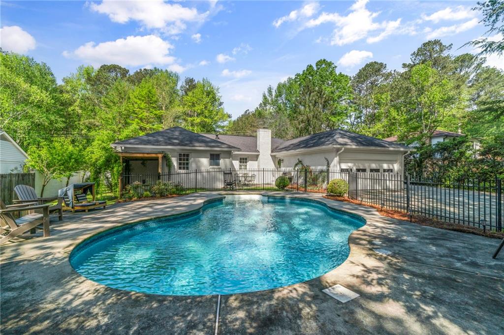 5641 Roberts Drive, Dunwoody, Georgia image 31