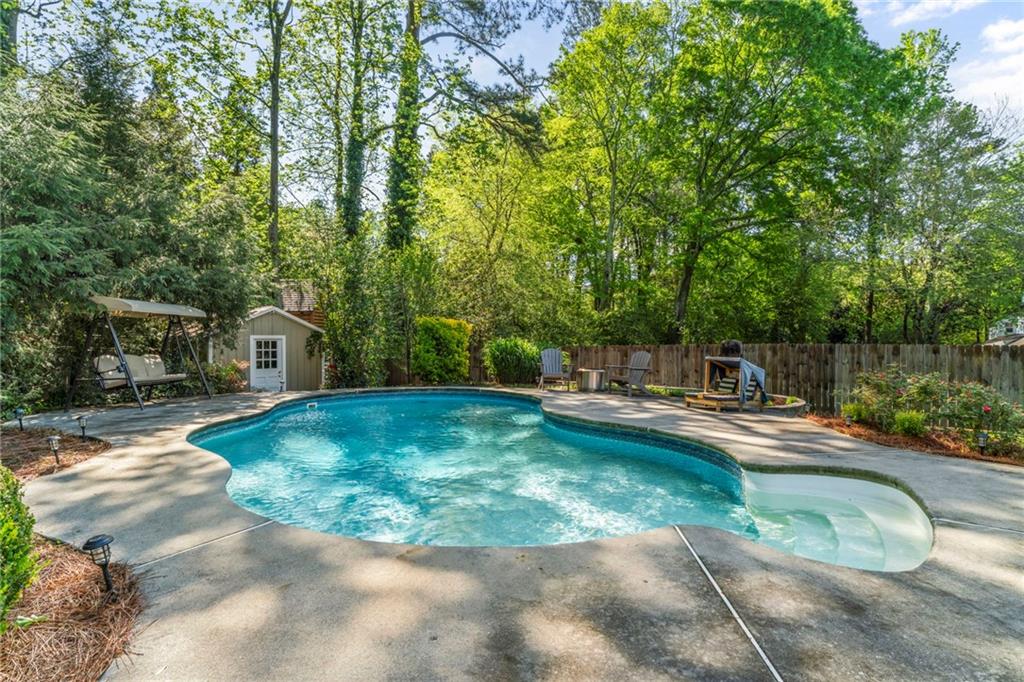 5641 Roberts Drive, Dunwoody, Georgia image 29