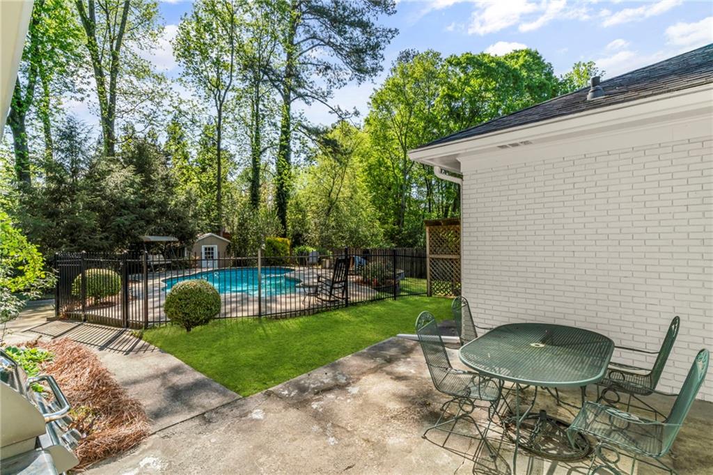 5641 Roberts Drive, Dunwoody, Georgia image 32