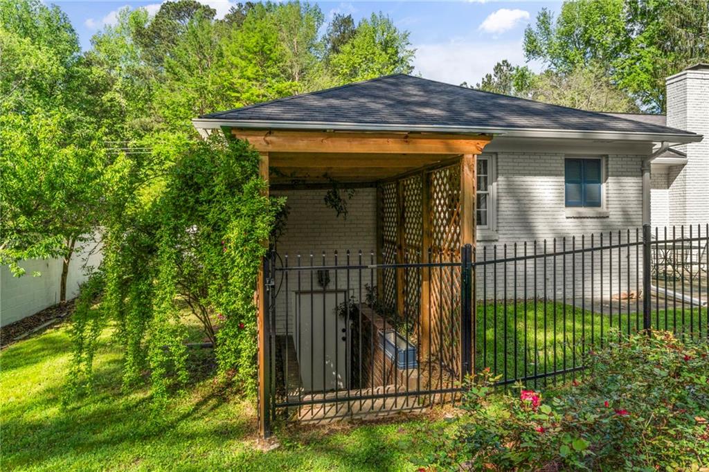 5641 Roberts Drive, Dunwoody, Georgia image 34