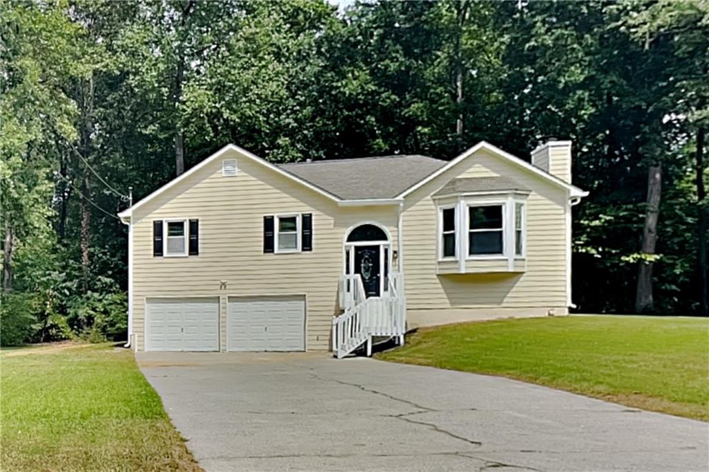 Charming 3 bed, 2.5 bath, 2,081 sqft home in Powder Springs! Open kitchen concept with updated counters and a spacious living room. Primary suite with attached bathroom. Spacious backyard, great for gatherings! Pets accepted on a case by case basis. Additional admin fees apply. The Fireplace is decorative. Schedule your showing today! This home is as-is.
This home may be located within a Homeowners Association (HOA) community. If so, residents will be responsible for adhering to all HOA rules and regulations. Please contact your agent or landlord's agent for more information.