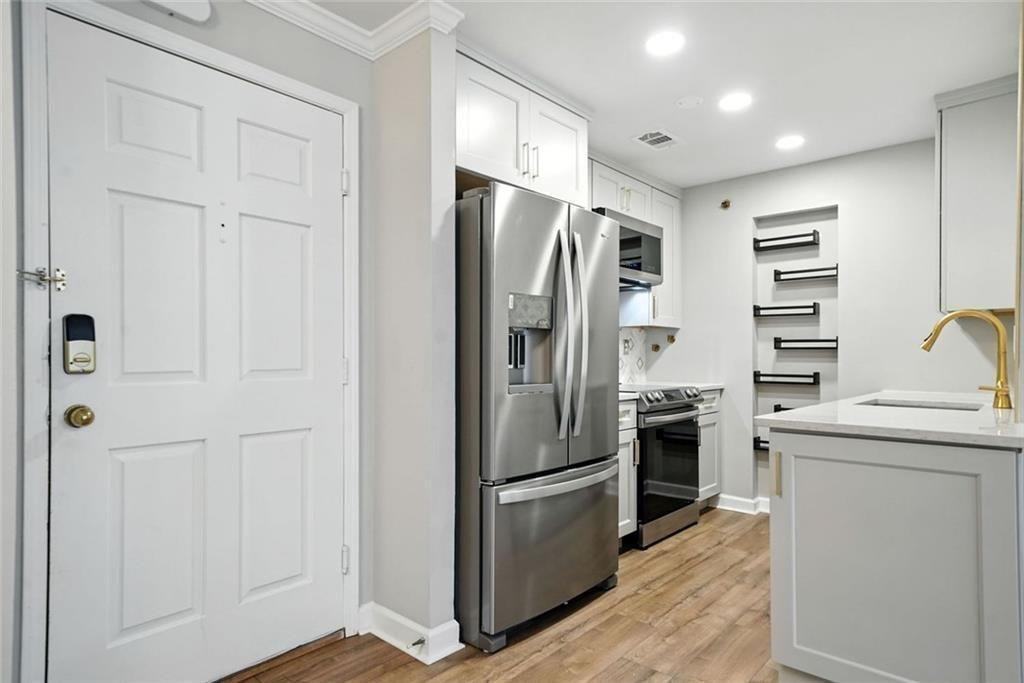 3201 Lenox Road NE 23