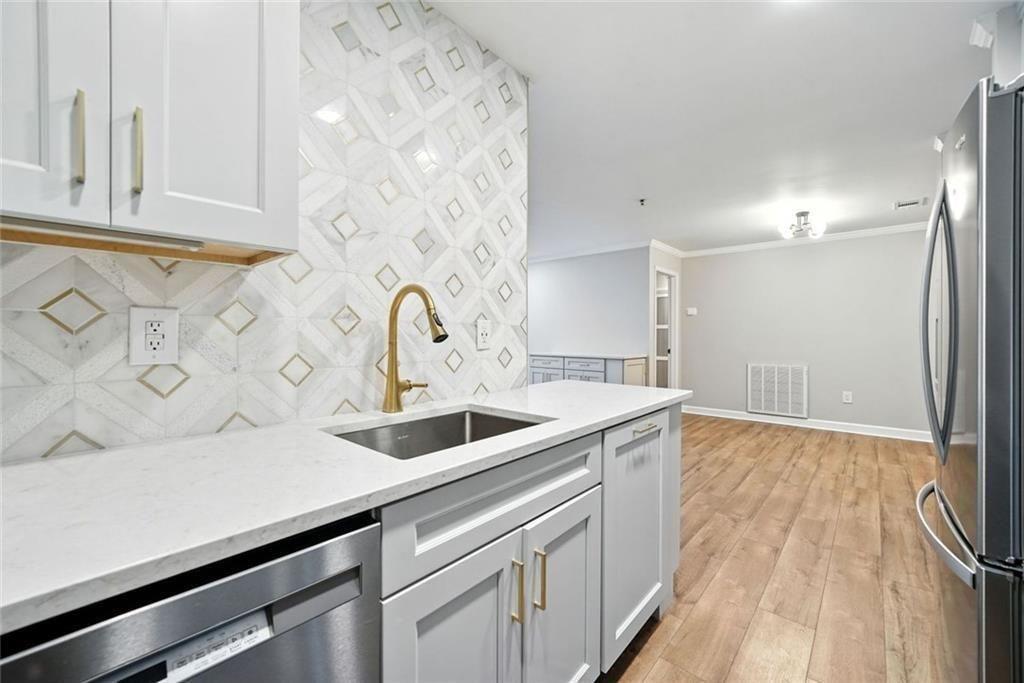 3201 Lenox Road NE 23