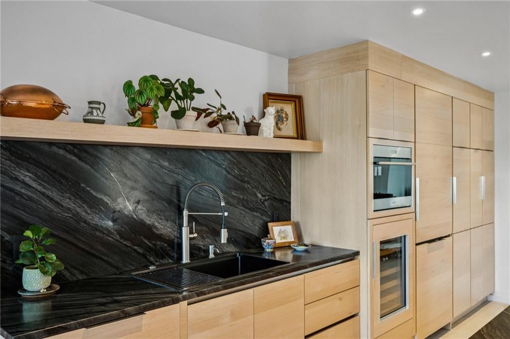 587 Virginia Avenue NE 1009