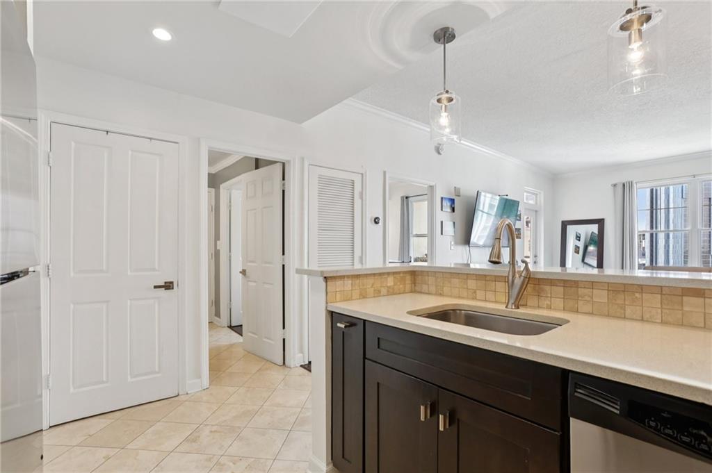 1101 Juniper Street NE 1012