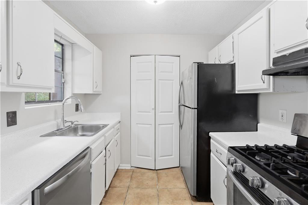 6977 Flagstone Drive