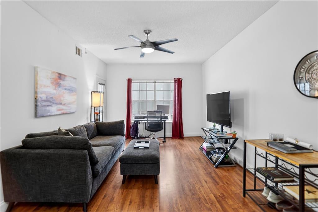 1074 Peachtree Walk NE B323