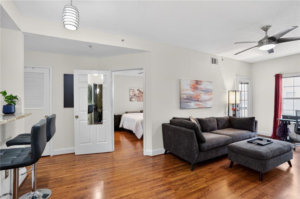 1074 Peachtree Walk NE B323