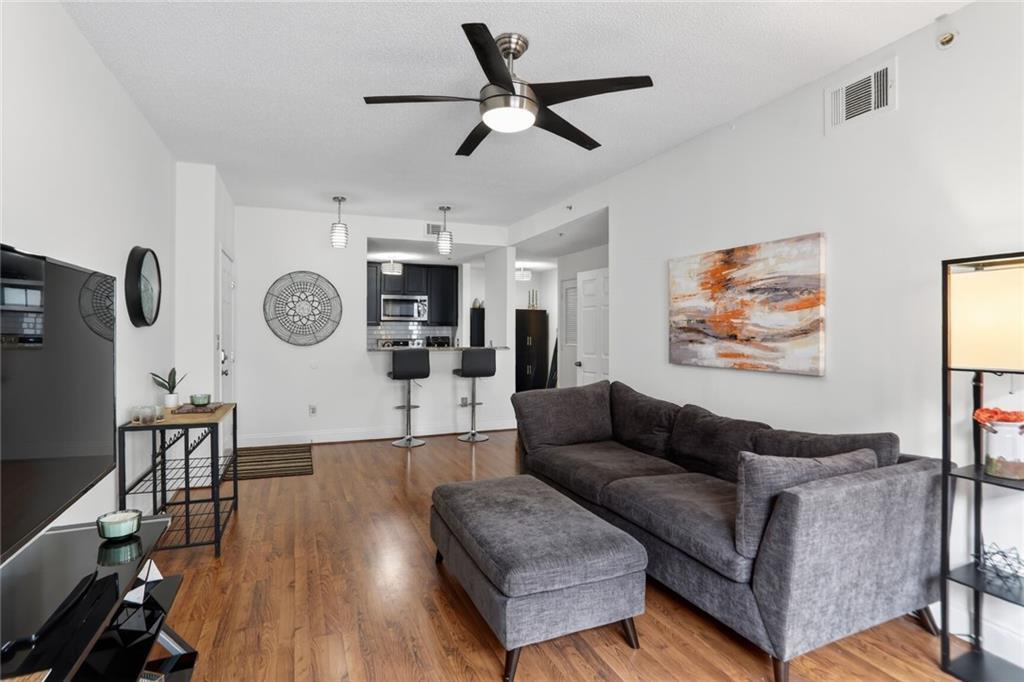 1074 Peachtree Walk NE B323