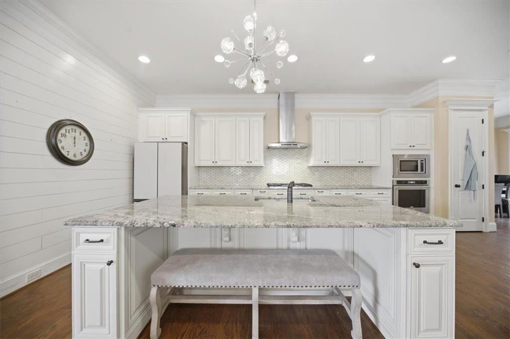 5869 Chickasaw Lane