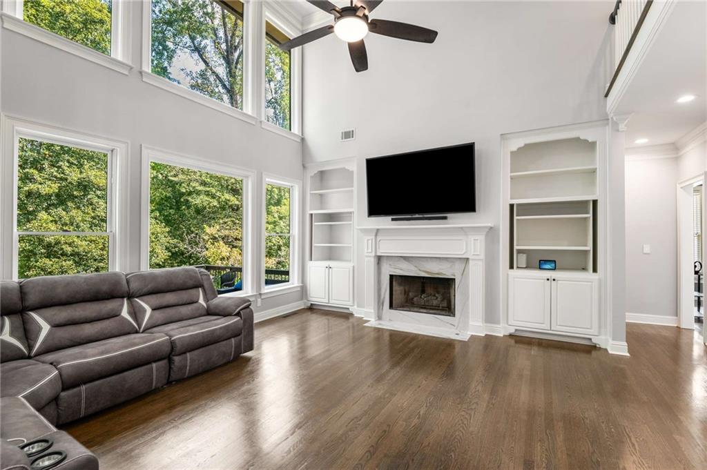 220 Milano Drive SW