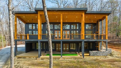 A home in Mineral Bluff