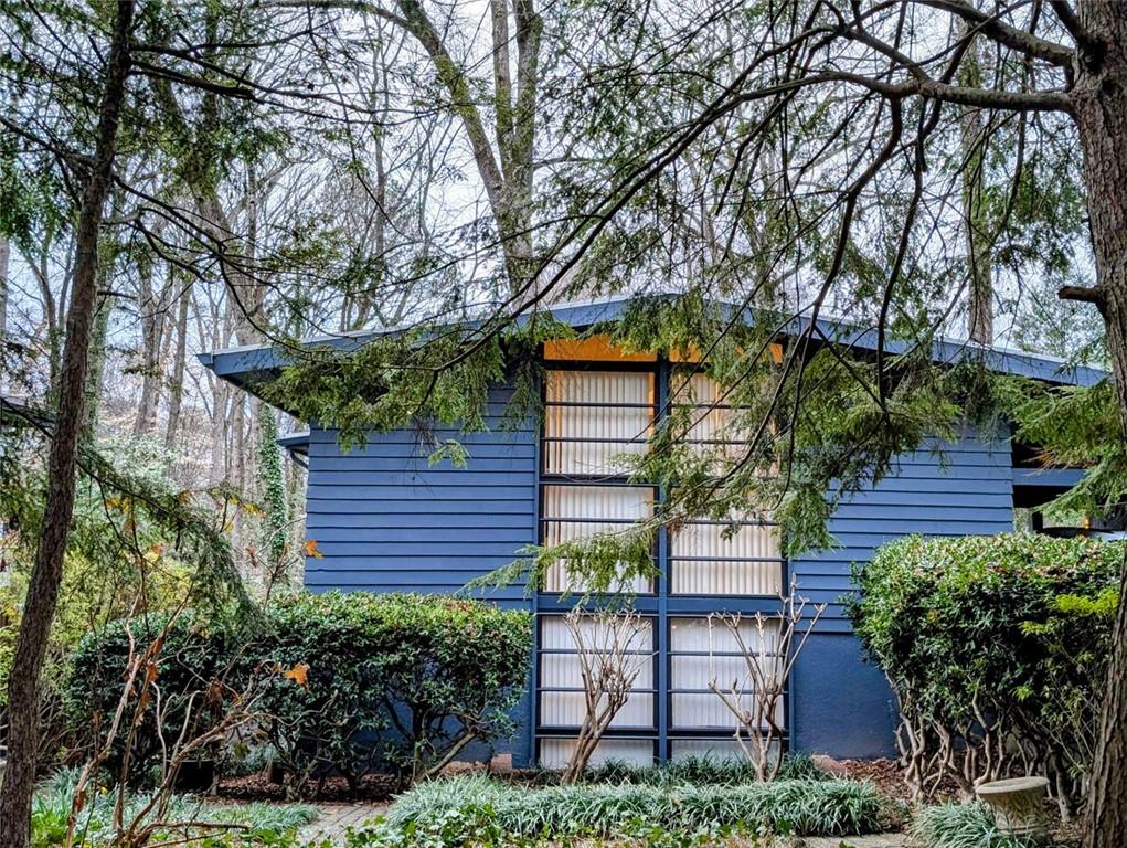 604 MONTGOMERY FERRY Road NE
