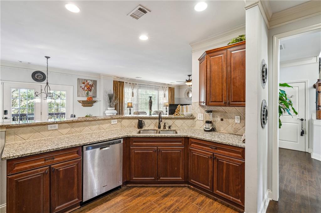 3613 Lake Estates Way, Atlanta, Georgia image 4
