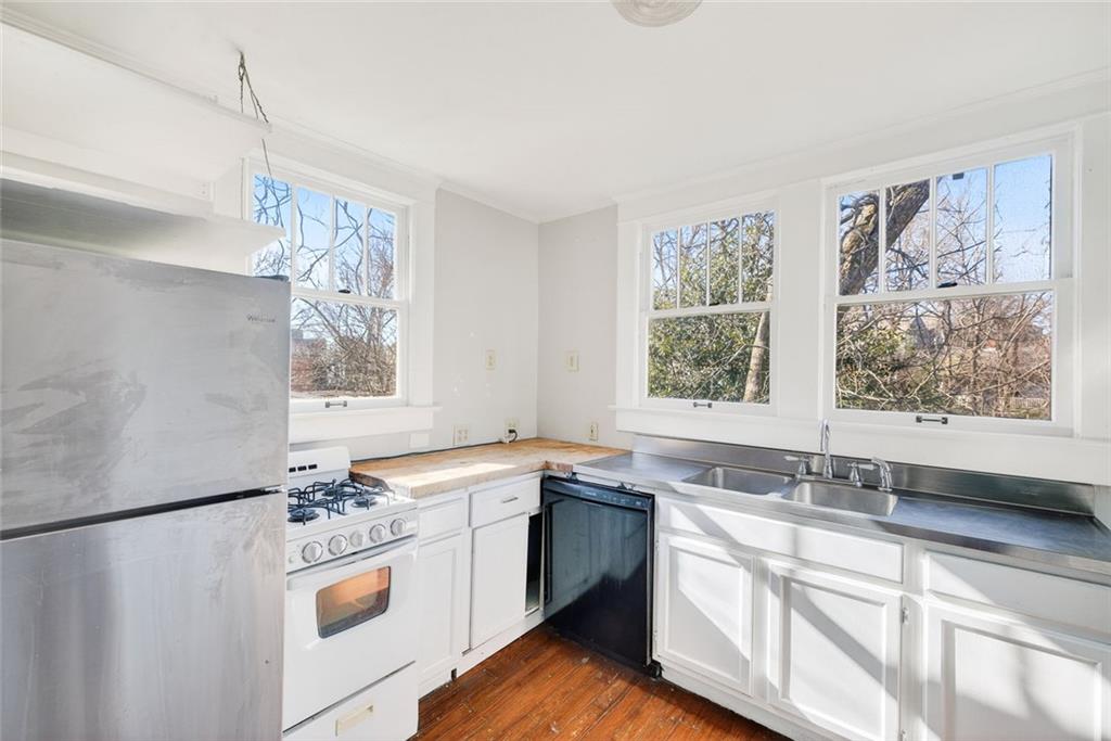 300 Oxford Place NE 2