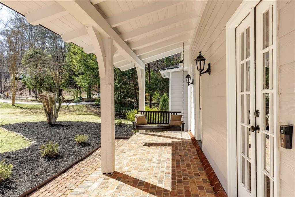 2190 Spalding Drive, Sandy Springs, Georgia image 3