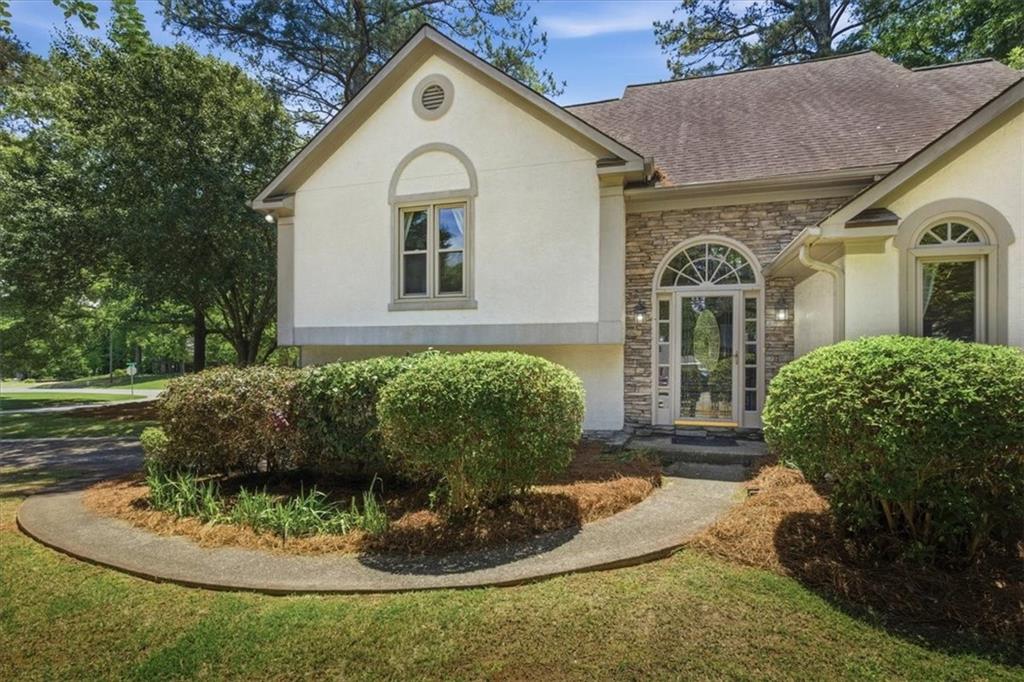 5052 Rodrick Trail