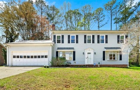 Homes For Sale - 1463 Janice Court<br/> Lilburn, GA 30047
