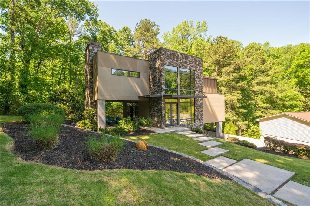 643 Larchmont Circle NW