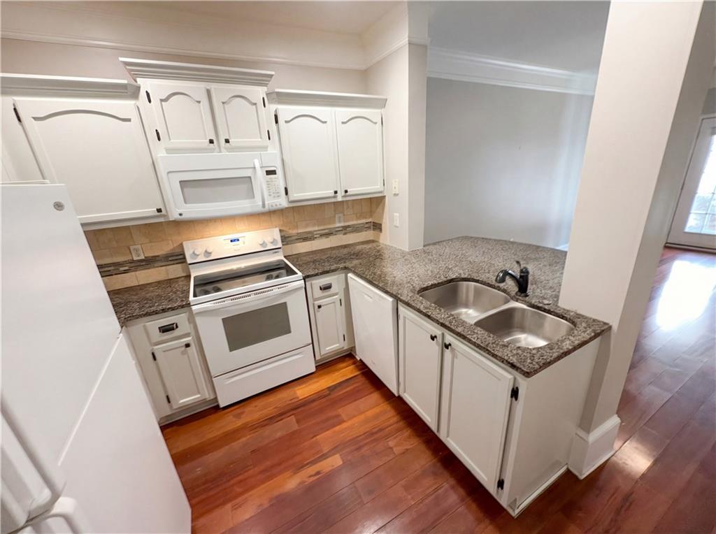 2700 Pine Tree Road NE 3006