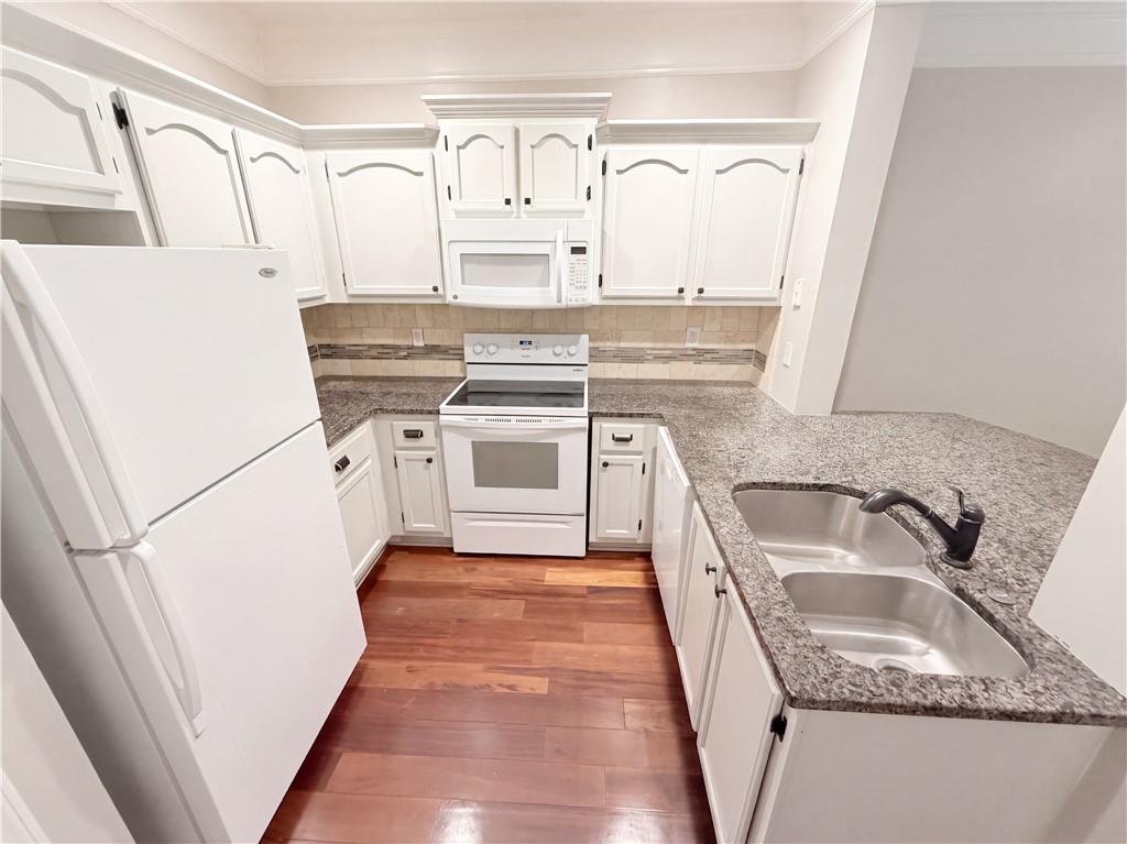 2700 Pine Tree Road NE 3006