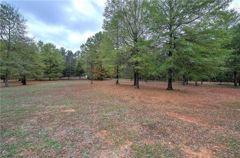 A home in Adairsville