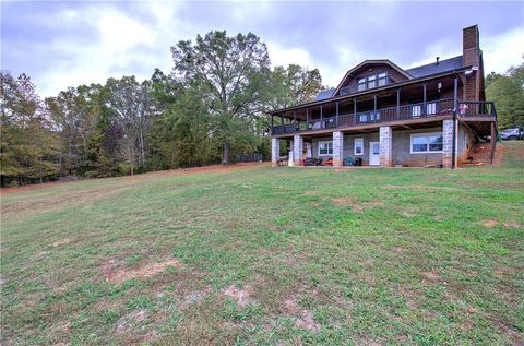 A home in Adairsville