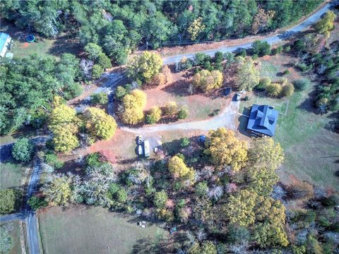 A home in Adairsville