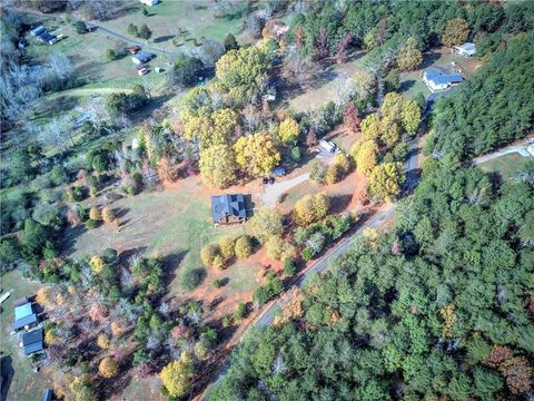 A home in Adairsville