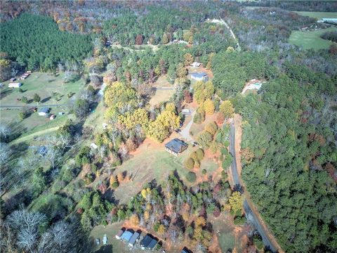 A home in Adairsville