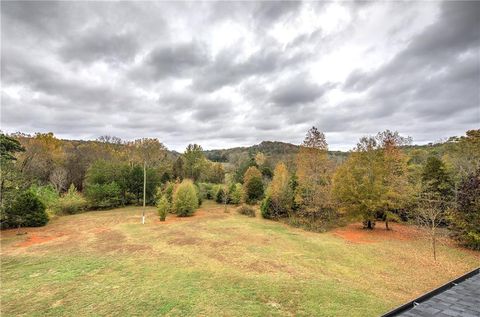 A home in Adairsville