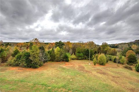 A home in Adairsville