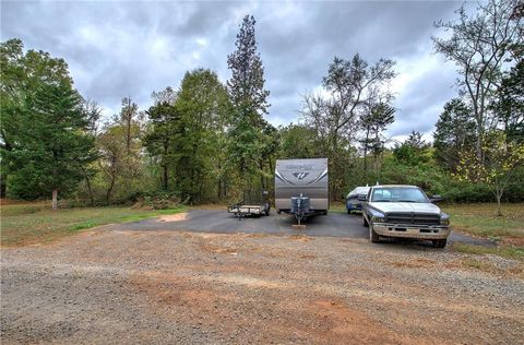 A home in Adairsville