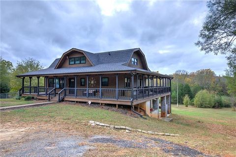 A home in Adairsville