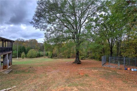 A home in Adairsville