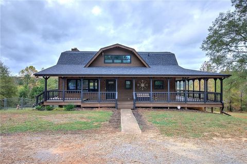 A home in Adairsville